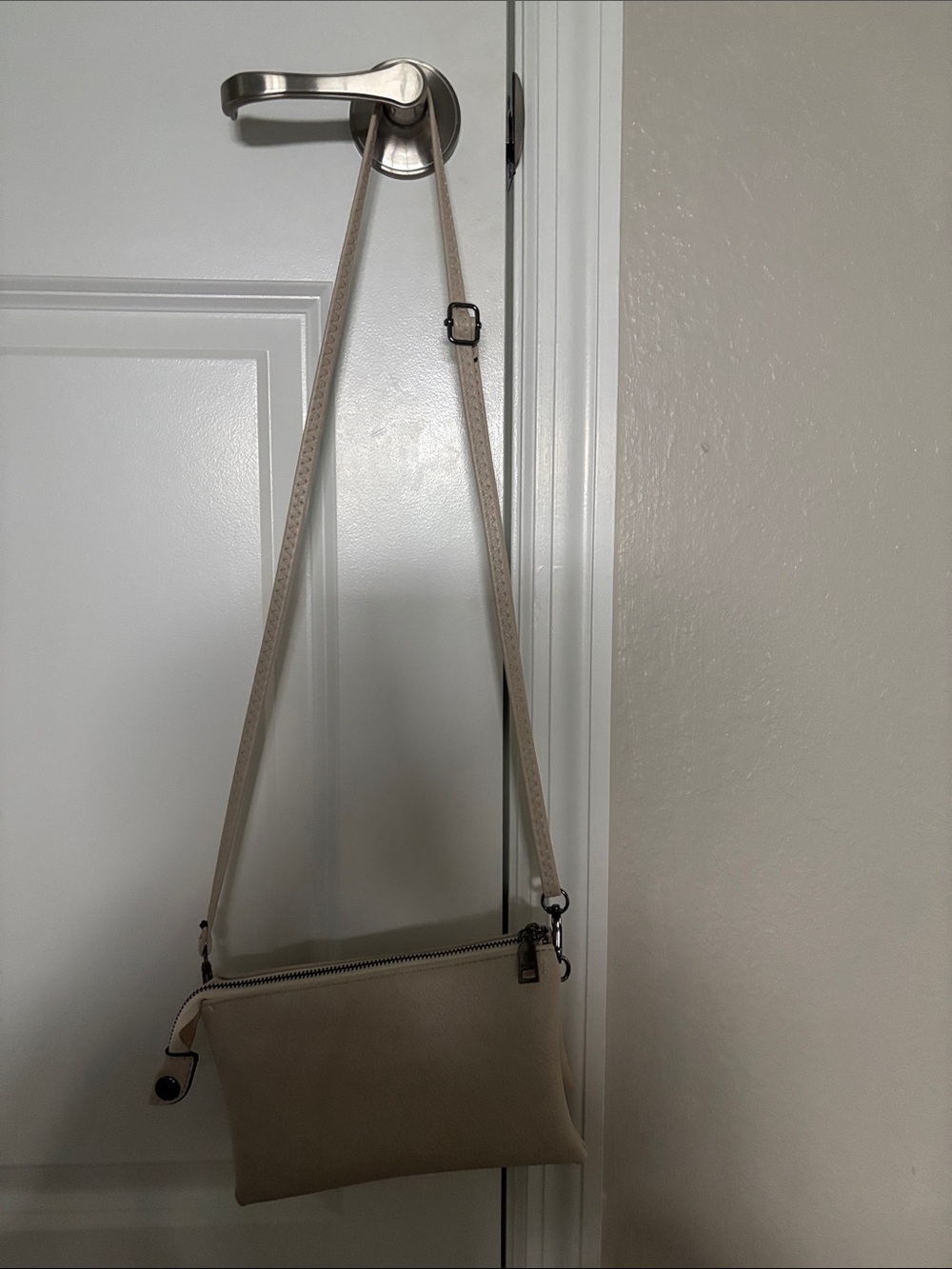 Minimalist Beige Crossbody Bag - Sleek Everyday Style